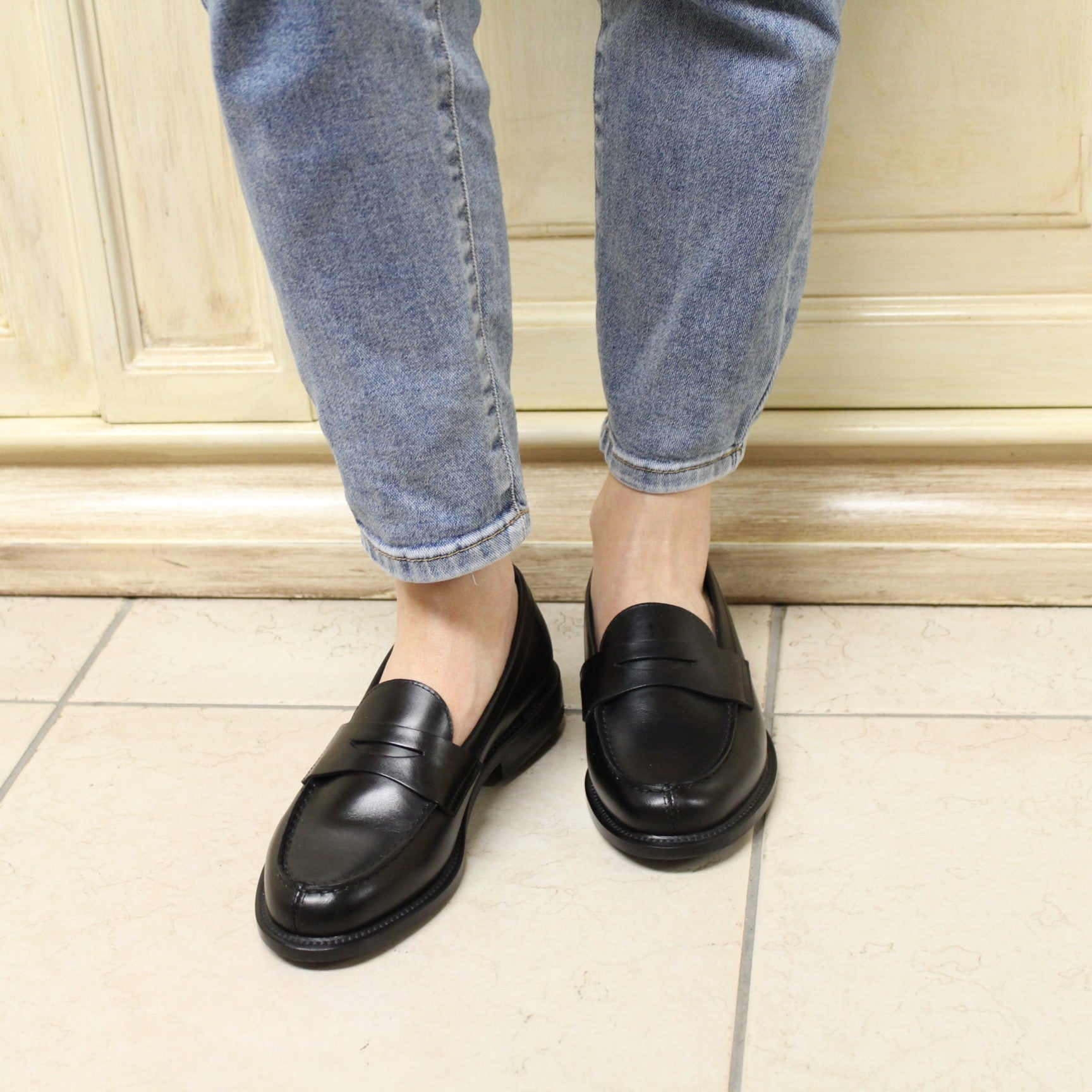 Perché le scarpe puzzano? Non è colpa dei tuoi piedi